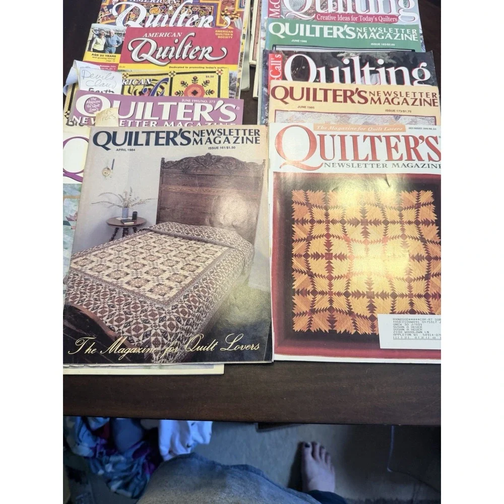Lot of 26 Quilting Magazines Quiltmakee Quilters Newsletter 1984-2009